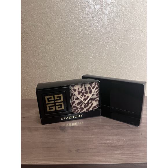Vintage Givenchy Mirror & Towel Gift Set – Holiday Box – New, Box Wear - Picture 1 of 4